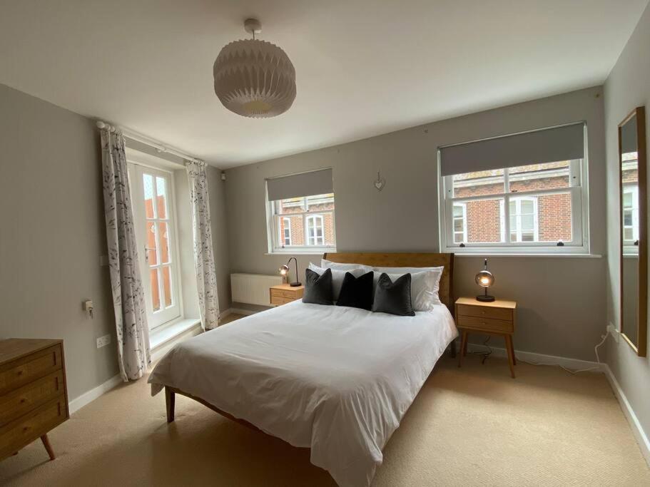 The Penthouse, Winchester Esterno foto