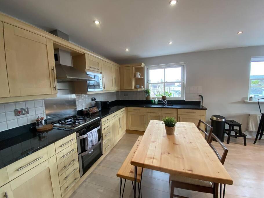 The Penthouse, Winchester Esterno foto